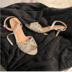 Elegant Silver kitten heel. L Lorraine; size 8.5